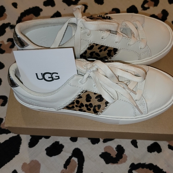UGG Sneaker w/Dinale Exotic, cream color w/leopard sz 6 - Picture 3 of 4